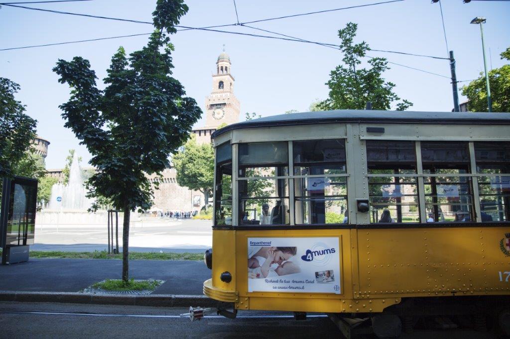 Parte (sul tram) la campagna di engagement di Bayer Bepanthenol