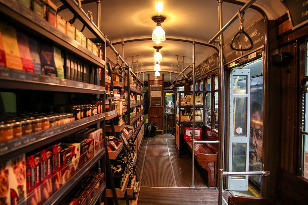 Il charity tram di Carrefour Market a favore del Buzzi di Milano