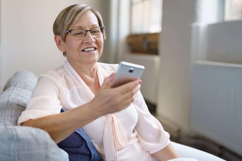 Aumentano i consumatori over 65 che utilizzano lo smartphone