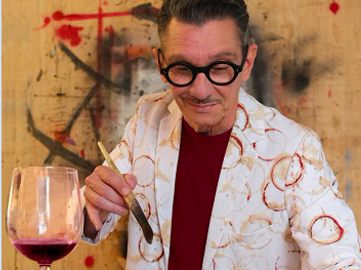 Miky Degni, il pittore advertiser che dipinge con il vino