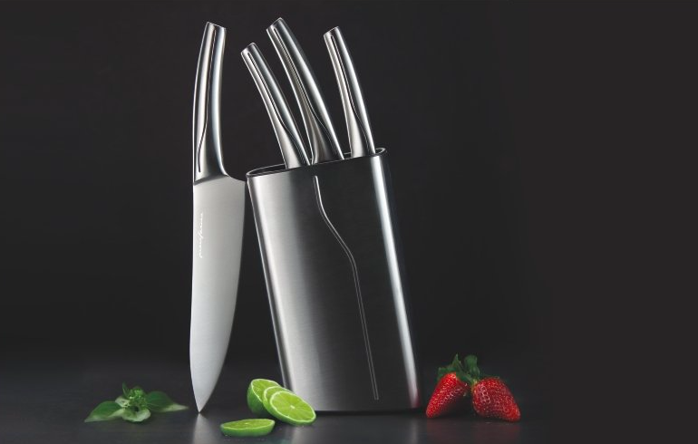 Vega premia con coltelli di design del brand Pininfarina