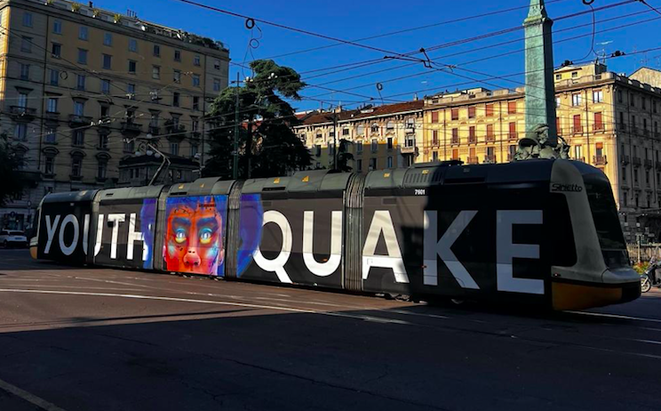 “Non il solito tram tram”, la campagna ooh e digital di Youthquake