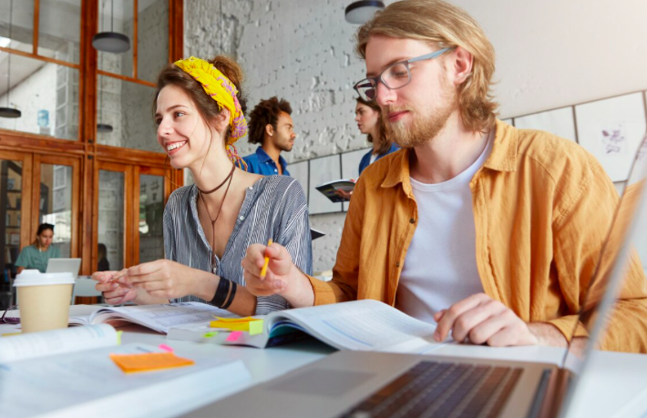 GenZ e scelta del lavoro, i driver principali sotto la lente di una ricerca di Adecco