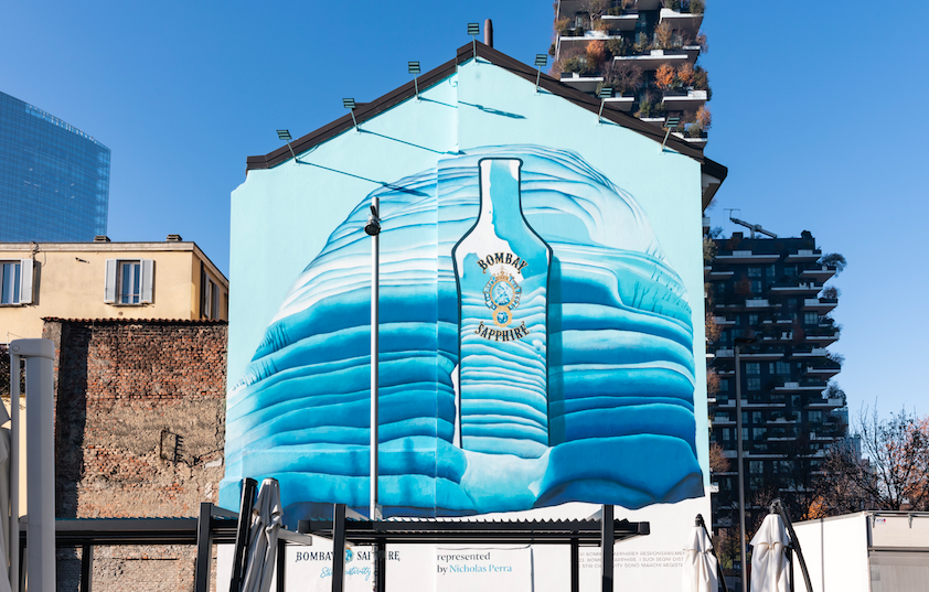 La street campaign di Bombay Sapphire a Milano con 4 artwork nei luoghi della movida