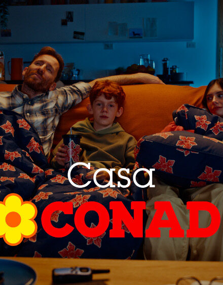 Conad-Netflix, la miniserie fa vivere la short in famiglia