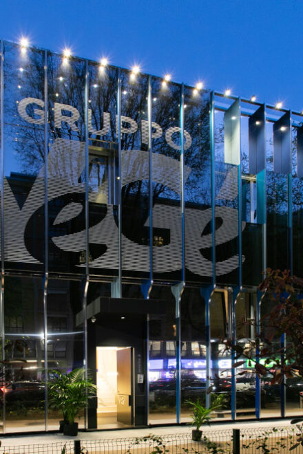 Végé stesso indirizzo, ma nuova architettura espressiva