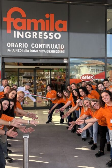 Retail e inclusione, Unicomm porta l’Ora blu in 100 store