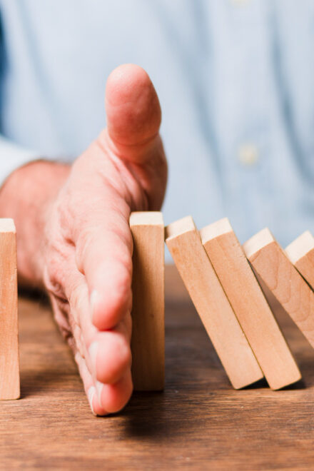 Nella complessità è meglio guardare intorno che avanti