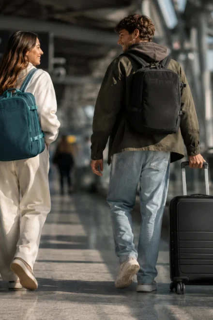 Tre settimane, tre accessori da viaggio: Gs lancia la formula spend&get  nei punti di vendita Carrefour con Mh Way